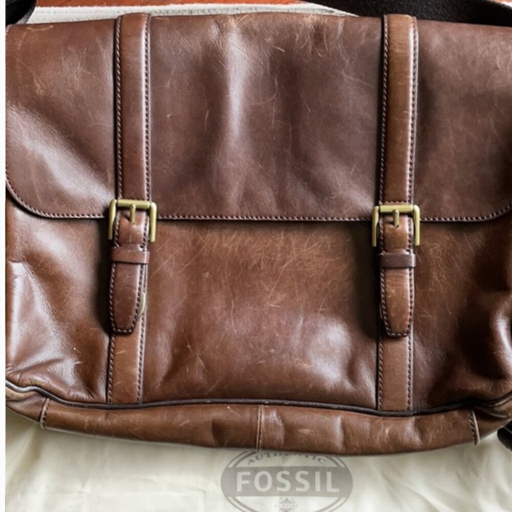 Fossil Messenger Bag 💼 - Picture 2 of 16
